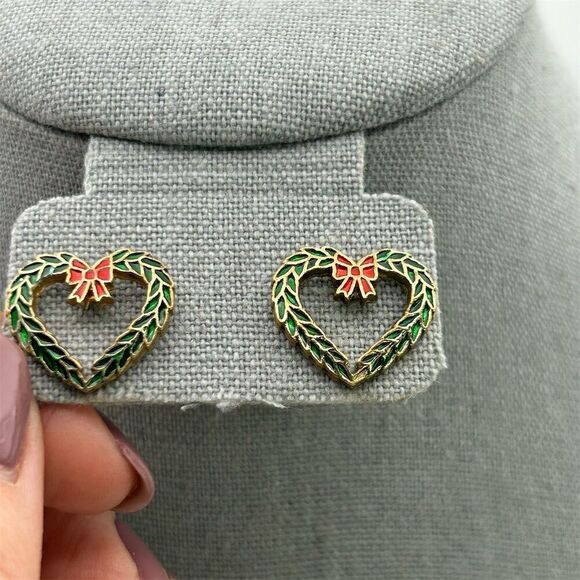 Vintage Christmas Green Heart Wreath Stud Earrings with Red Bows Dainty - Picture 3 of 8